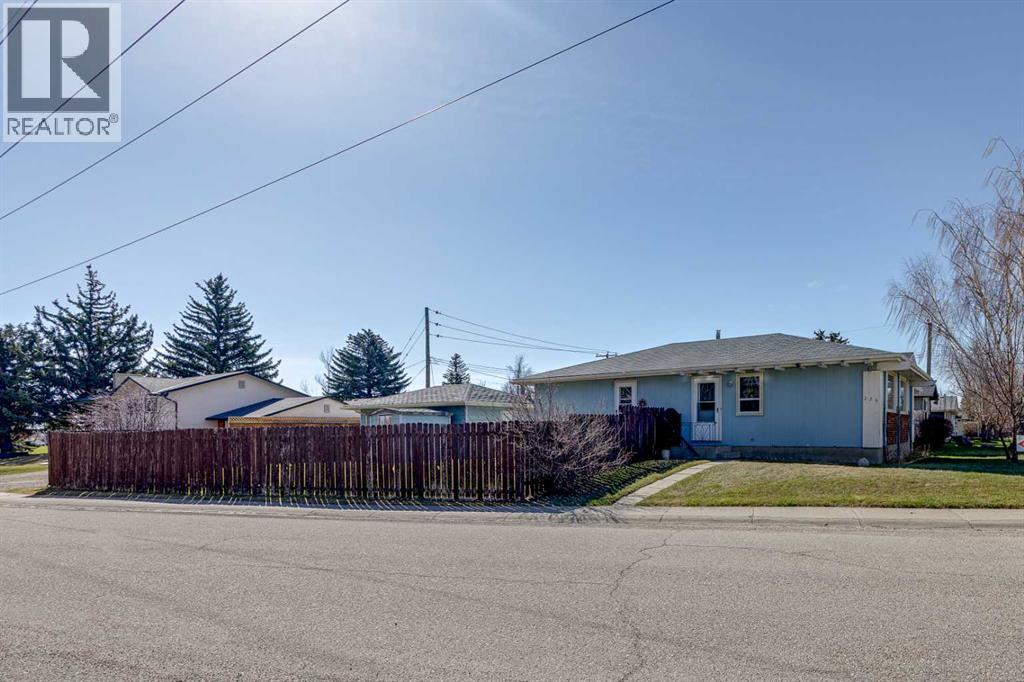 226 Huntington Close Ne, Calgary, Alberta  T2K 5B4 - Photo 2 - A2306386