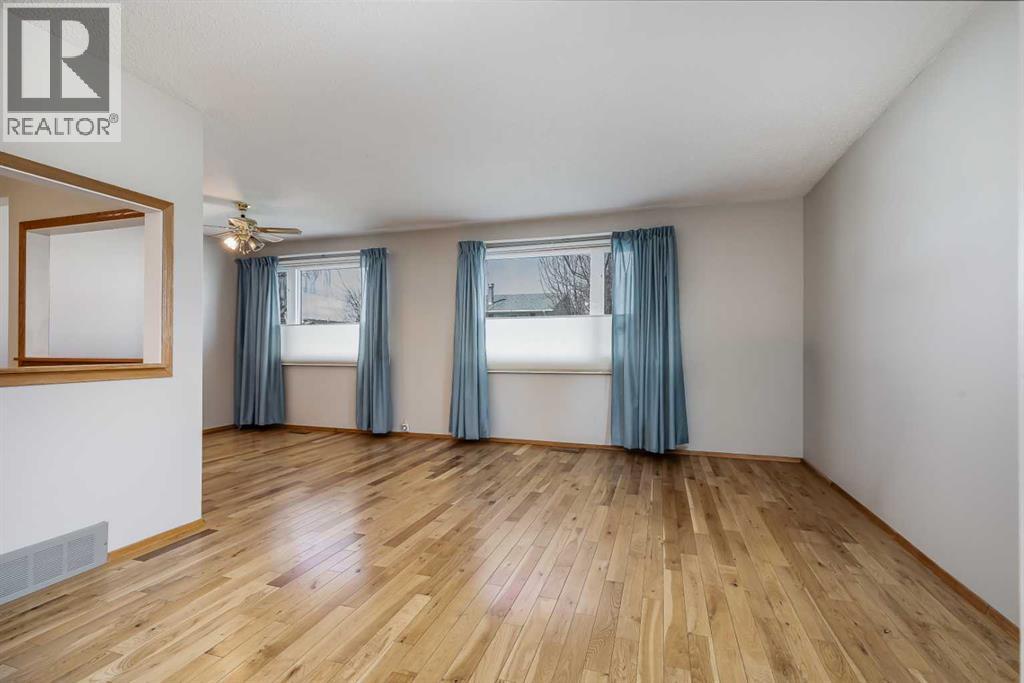 226 Huntington Close Ne, Calgary, Alberta  T2K 5B4 - Photo 5 - A2306386