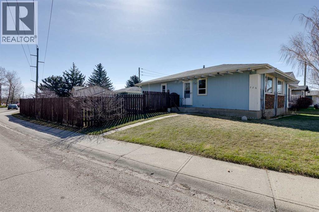226 Huntington Close Ne, Calgary, Alberta  T2K 5B4 - Photo 4 - A2306386