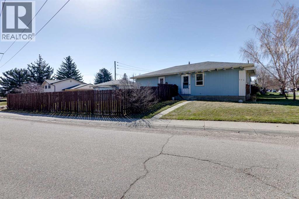 226 Huntington Close Ne, Calgary, Alberta  T2K 5B4 - Photo 3 - A2306386