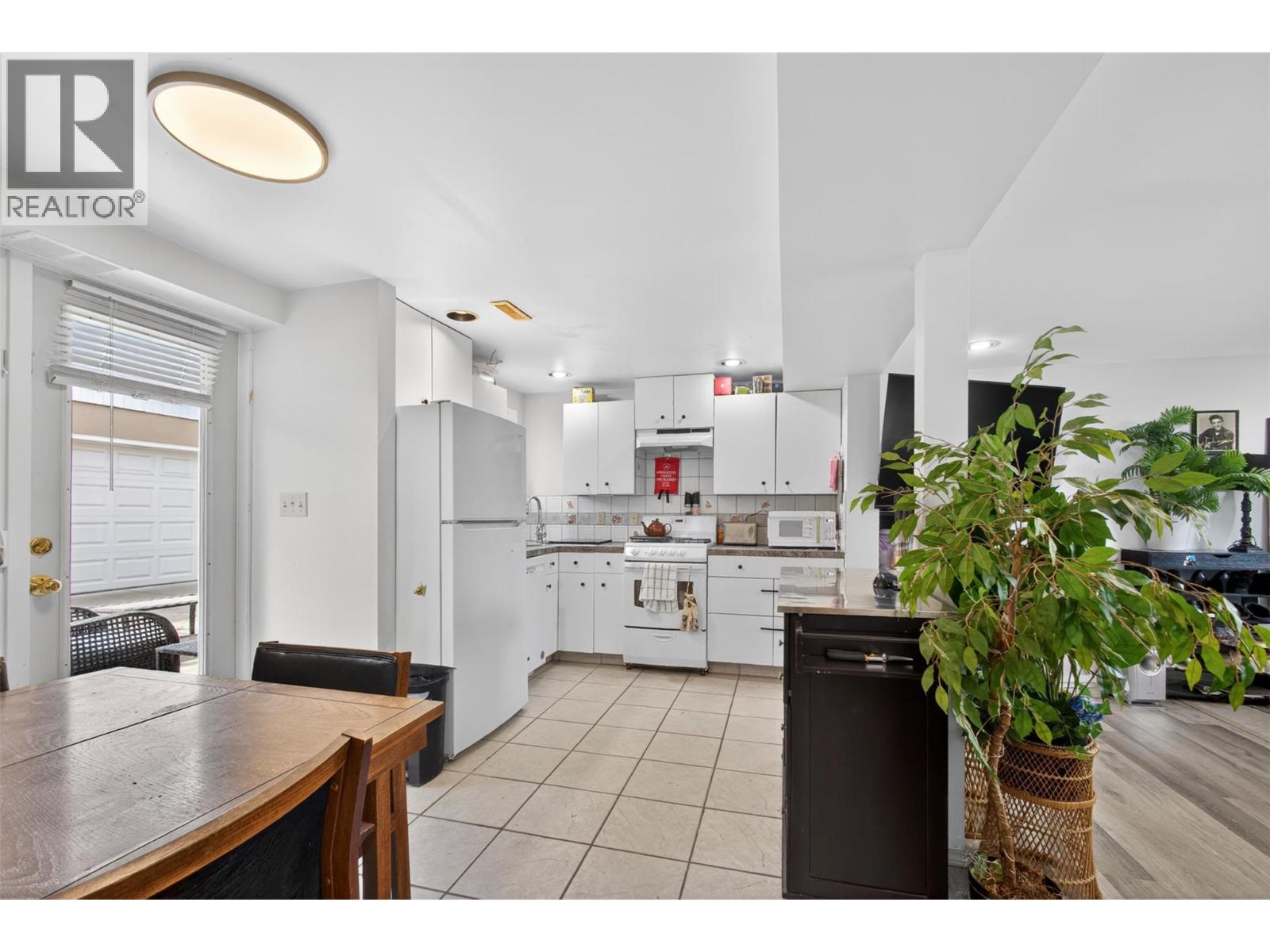 2647 Springfield Road, Kelowna, British Columbia  V1X 1B9 - Photo 31 - 10381944