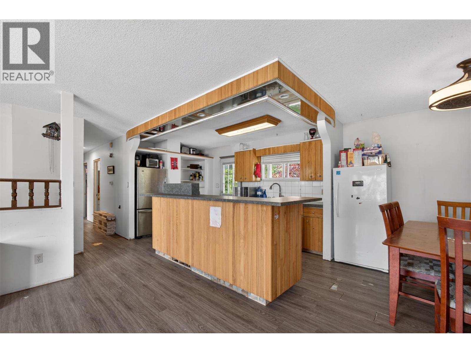 2647 Springfield Road, Kelowna, British Columbia  V1X 1B9 - Photo 6 - 10381944