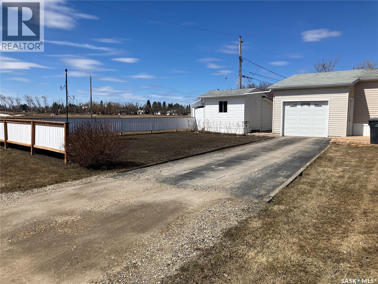 1216 2a Street W, Nipawin, Saskatchewan  S0E 1E0 - Photo 3 - SK032207