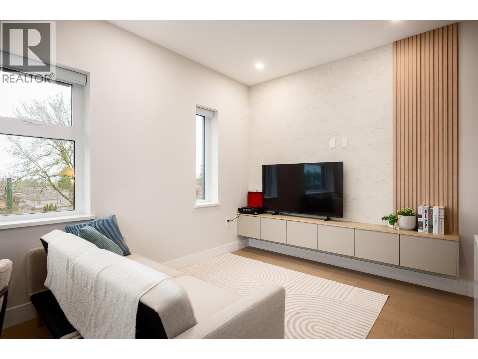 2 128 W Woodstock Avenue, Vancouver, British Columbia  V5Y 2S2 - Photo 5 - R3119196
