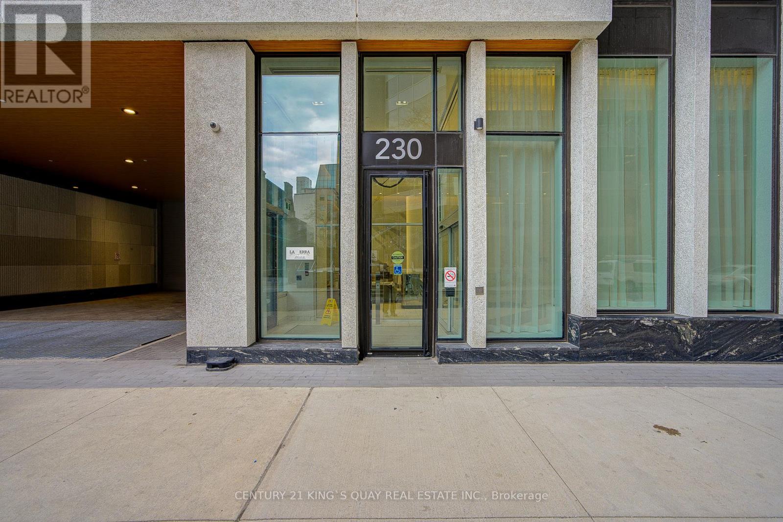 2417 - 230 SIMCOE STREET, Toronto, Ontario