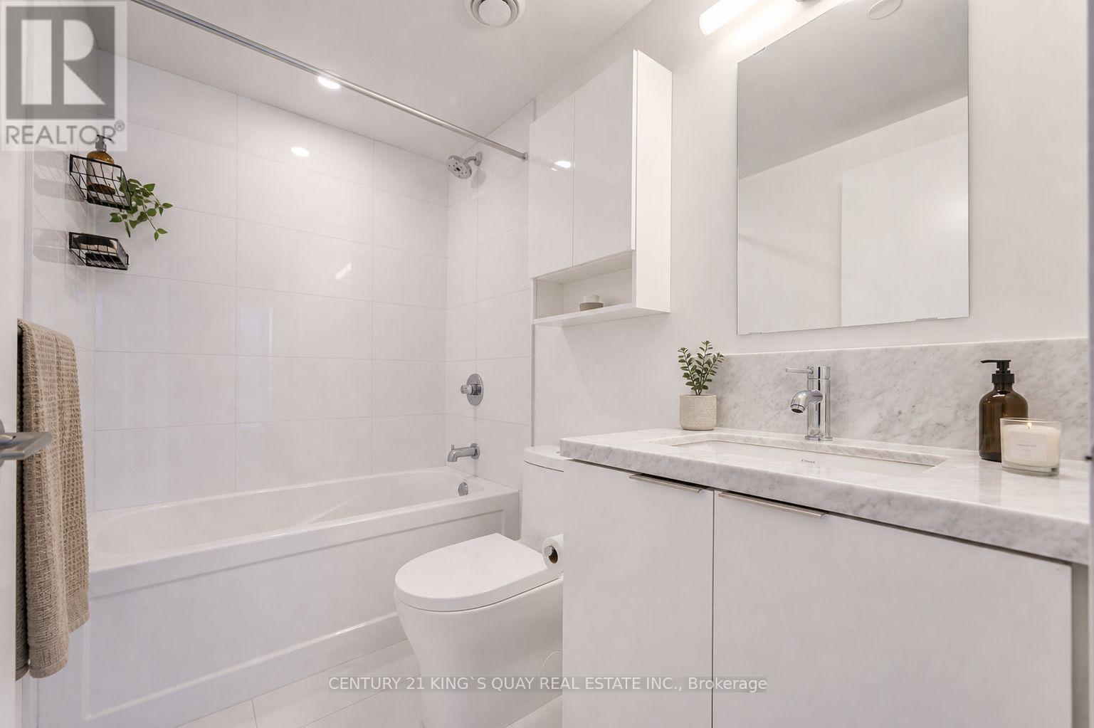 2417 - 230 Simcoe Street, Toronto, Ontario  M5T 1T4 - Photo 8 - C13081472