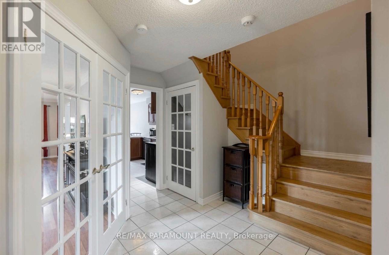 26 Ural Circle, Brampton, Ontario  L6R 1H3 - Photo 2 - W13081454