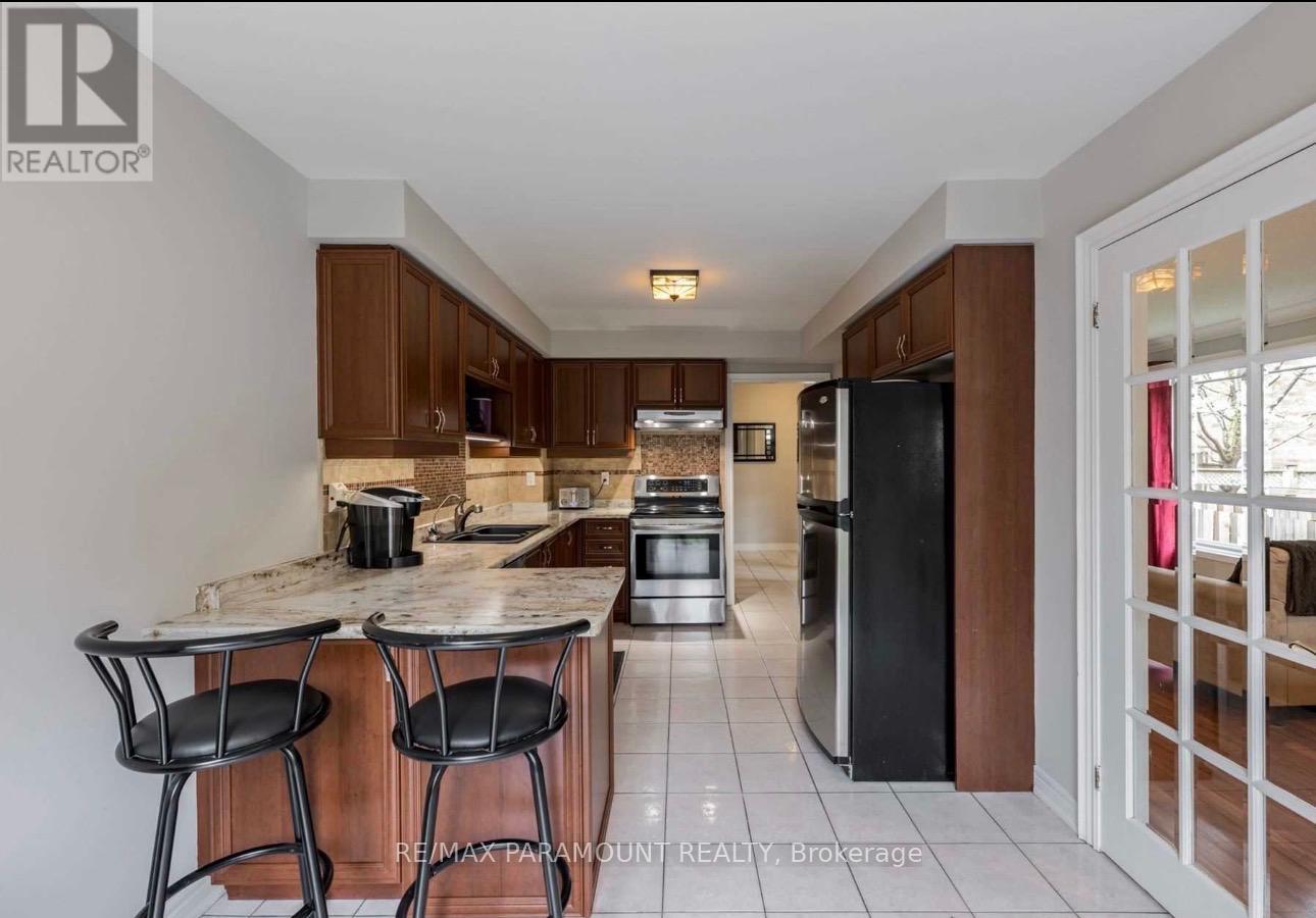 26 Ural Circle, Brampton, Ontario  L6R 1H3 - Photo 4 - W13081454