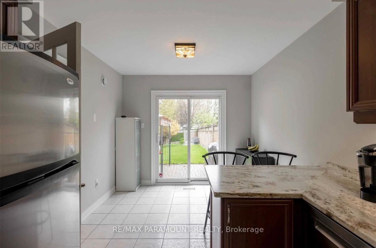 26 Ural Circle, Brampton, Ontario  L6R 1H3 - Photo 5 - W13081454