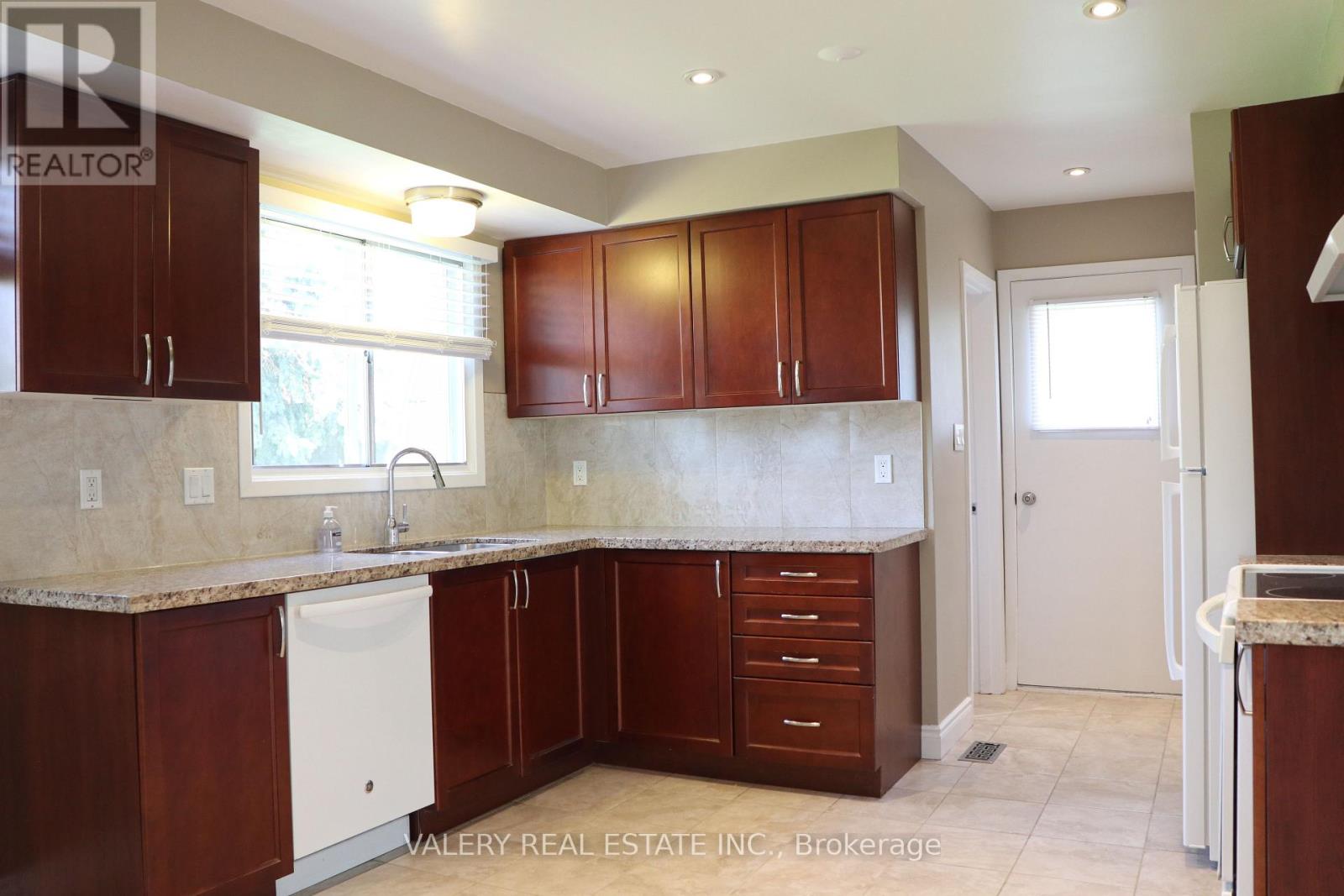 148 Allanhurst Drive, Toronto, Ontario  M9A 4K7 - Photo 12 - W13081456