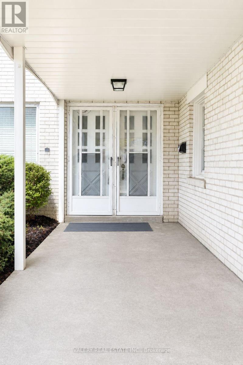 148 Allanhurst Drive, Toronto, Ontario  M9A 4K7 - Photo 2 - W13081456