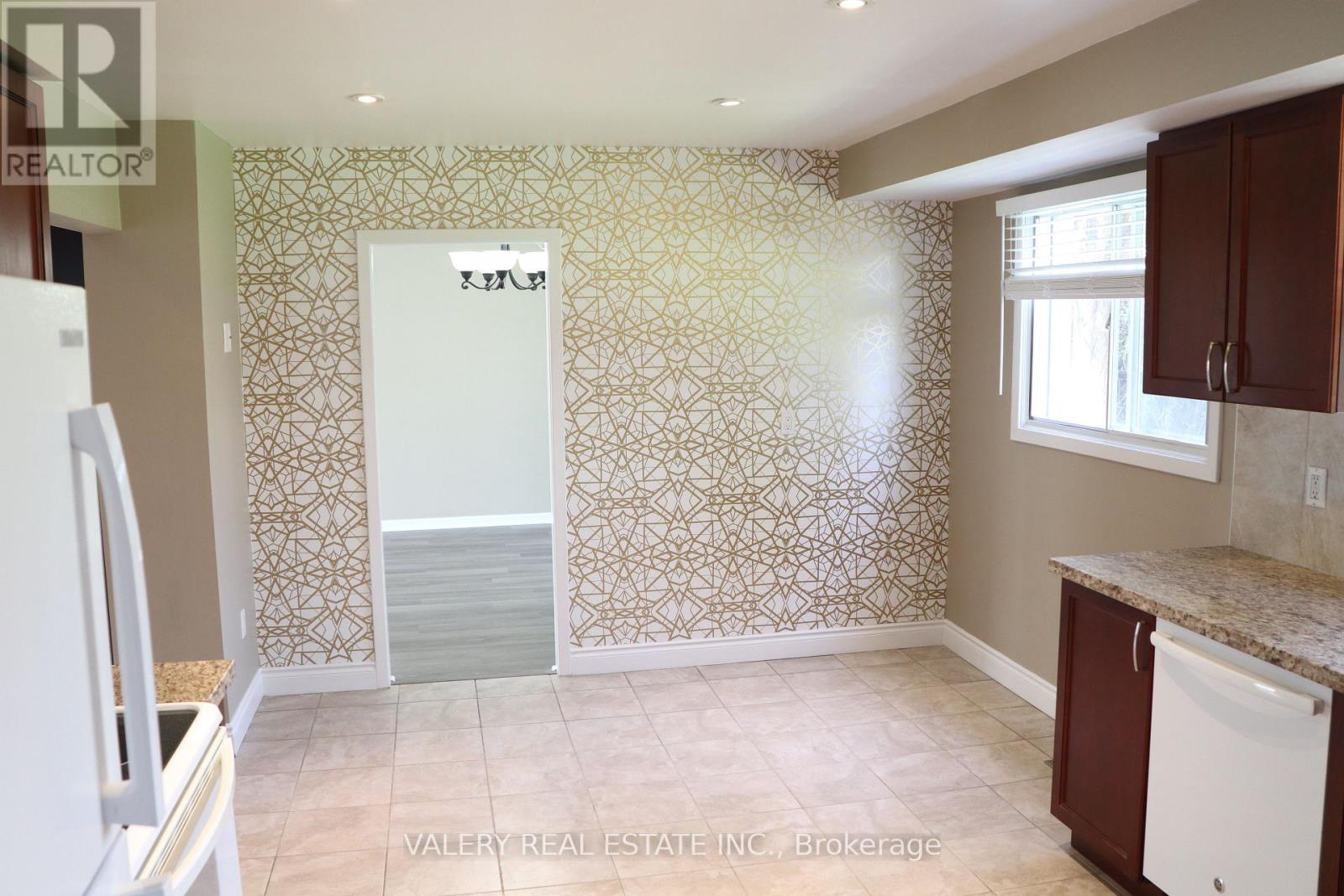 148 Allanhurst Drive, Toronto, Ontario  M9A 4K7 - Photo 4 - W13081456