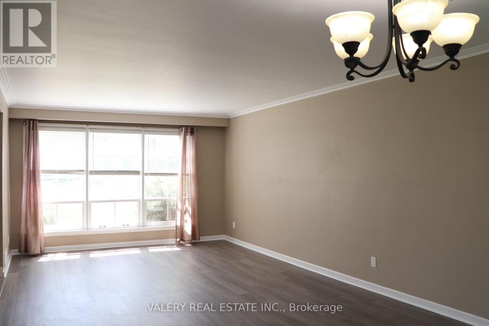148 Allanhurst Drive, Toronto, Ontario  M9A 4K7 - Photo 5 - W13081456