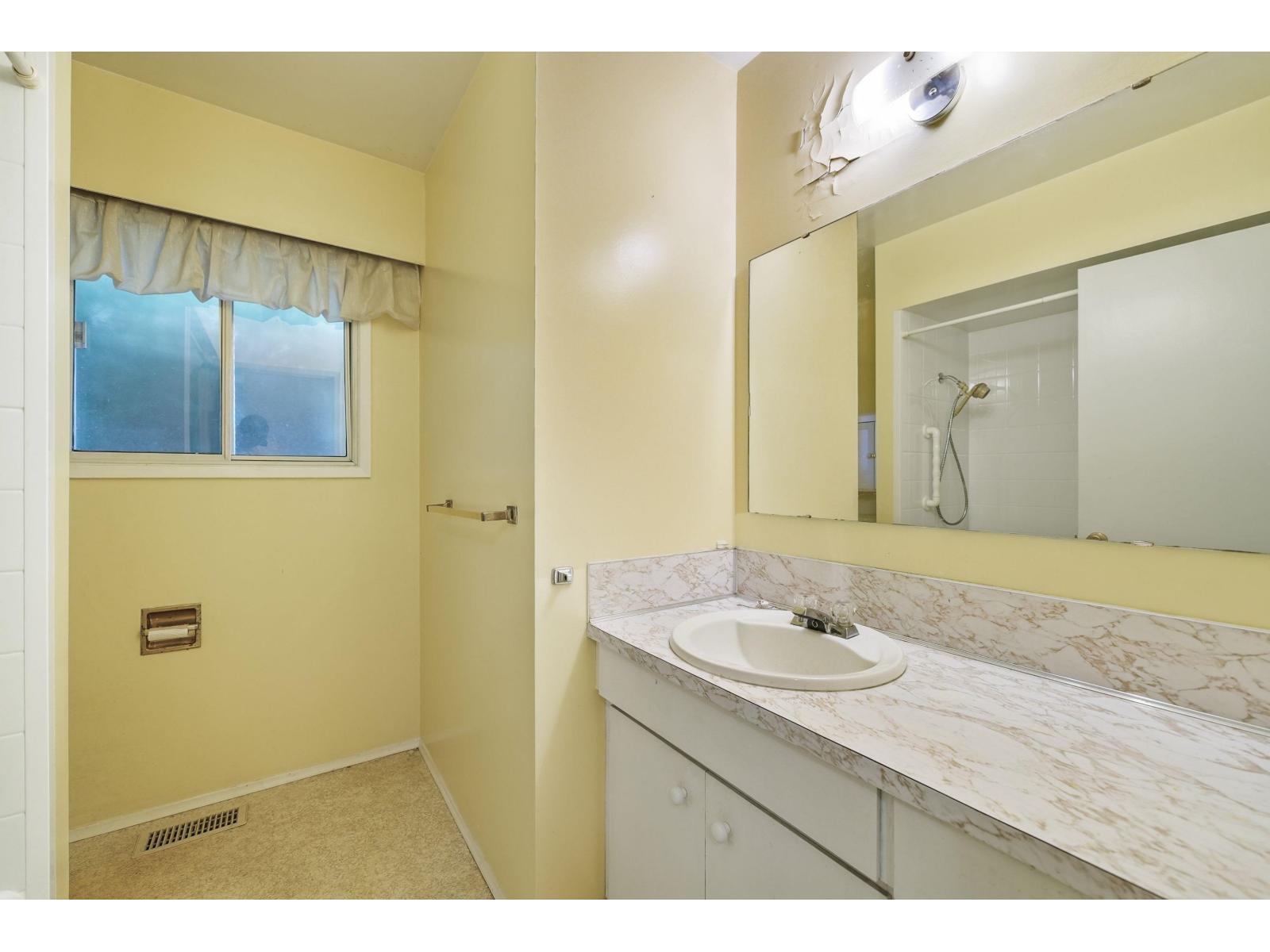 19150 61a Avenue, Surrey, British Columbia  V3S 8C7 - Photo 6 - R3119221