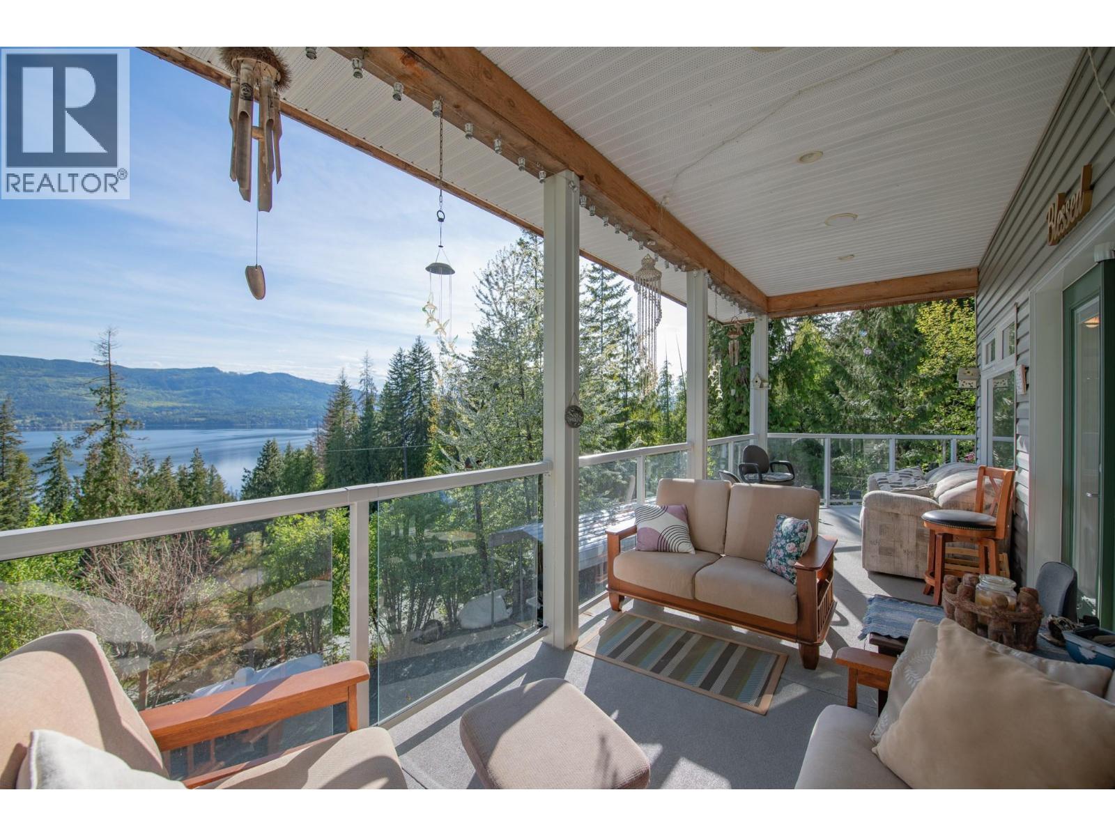 7531 Lonneke Trail, Anglemont, British Columbia