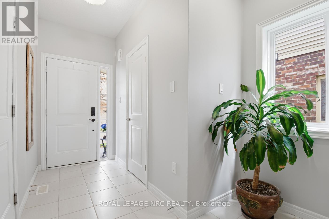 107 Dunrobin Lane, Grimsby, Ontario  L3M 4E8 - Photo 6 - X13081572