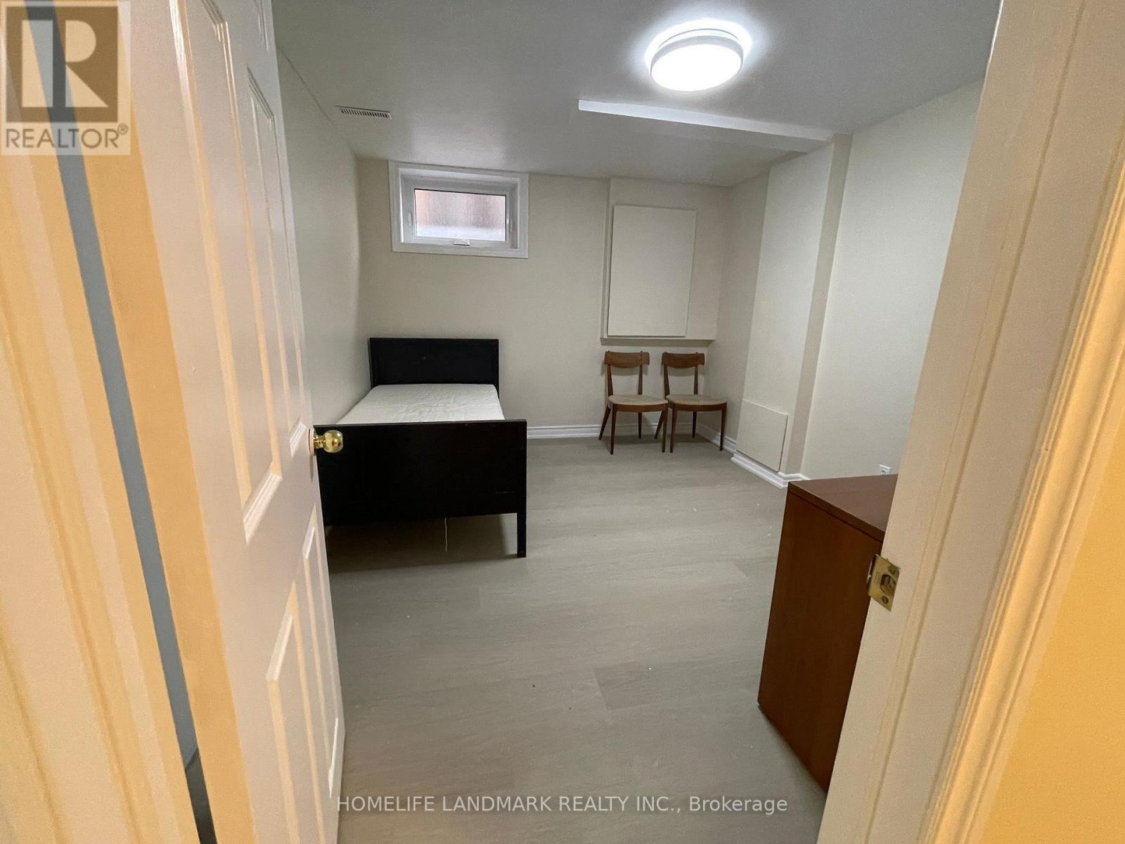 826 Winterton Way, Mississauga, Ontario  L5V 2A5 - Photo 18 - W13075348