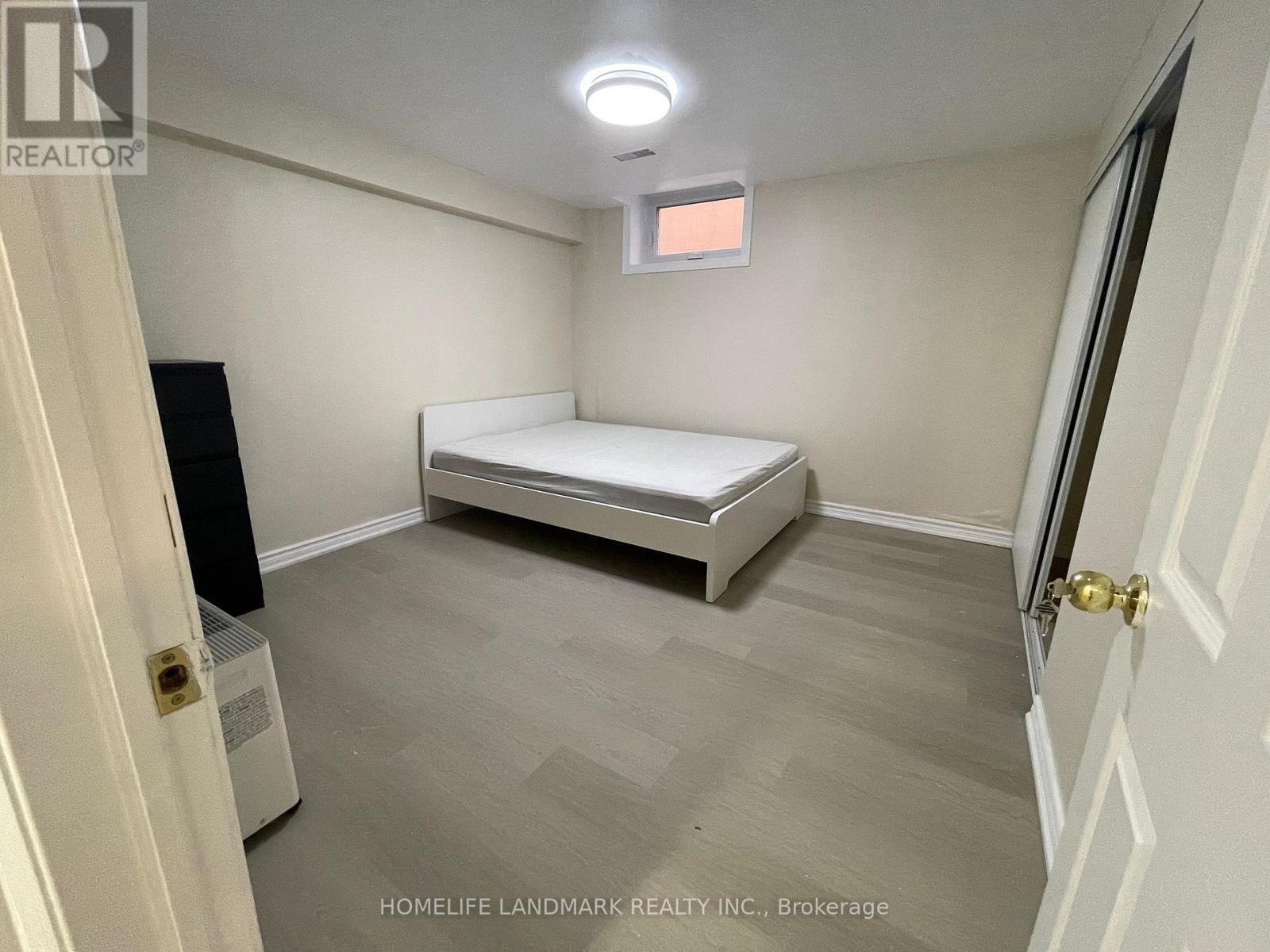 826 Winterton Way, Mississauga, Ontario  L5V 2A5 - Photo 13 - W13075348