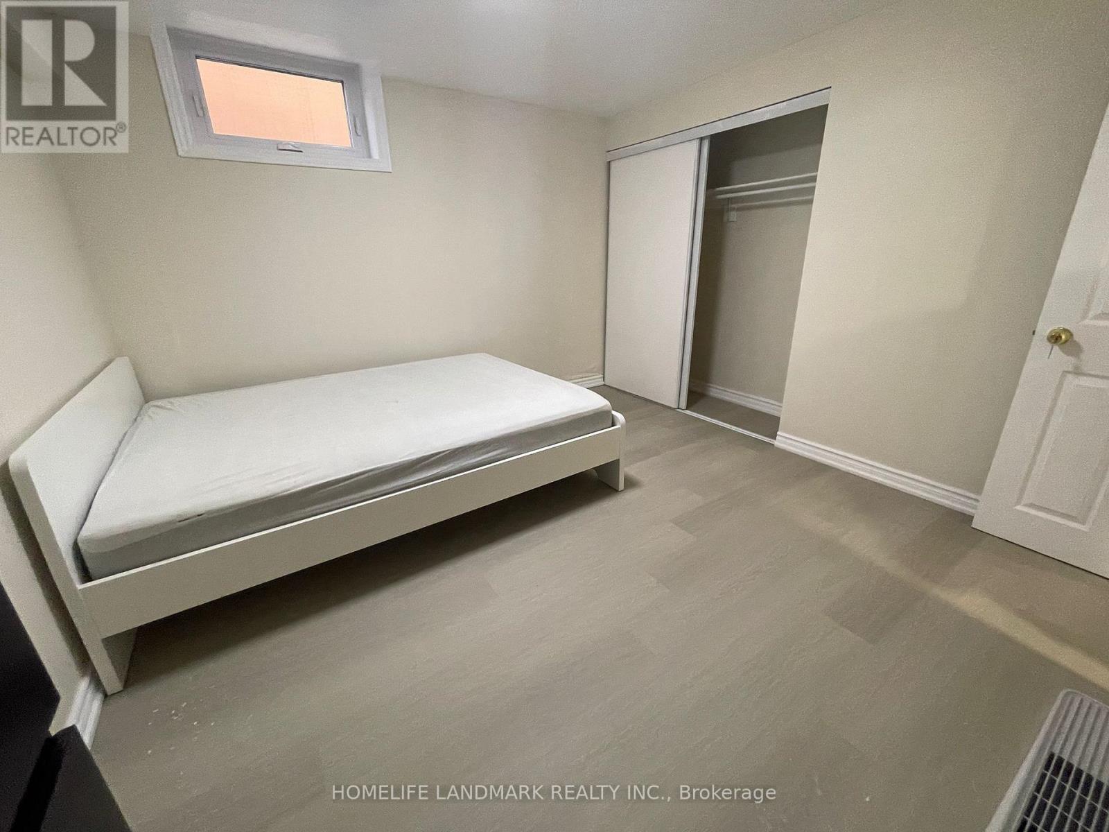 826 Winterton Way, Mississauga, Ontario  L5V 2A5 - Photo 16 - W13075348