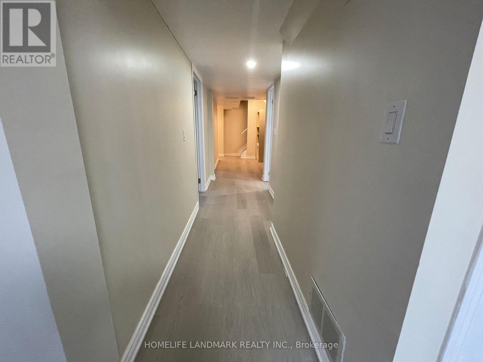 826 Winterton Way, Mississauga, Ontario  L5V 2A5 - Photo 12 - W13075348