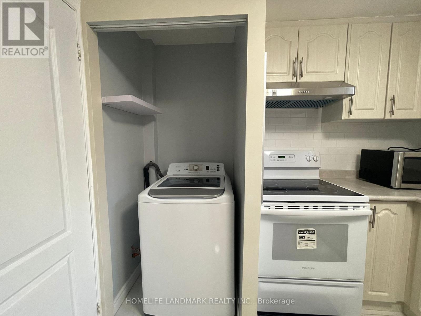 826 Winterton Way, Mississauga, Ontario  L5V 2A5 - Photo 7 - W13075348