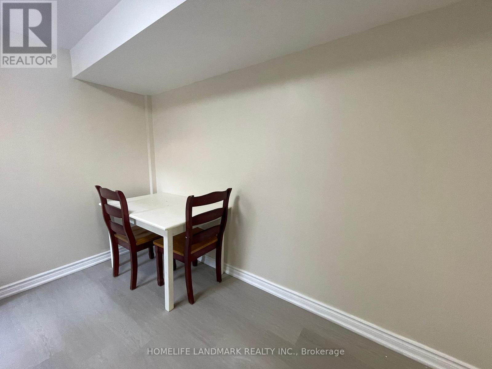 826 Winterton Way, Mississauga, Ontario  L5V 2A5 - Photo 8 - W13075348