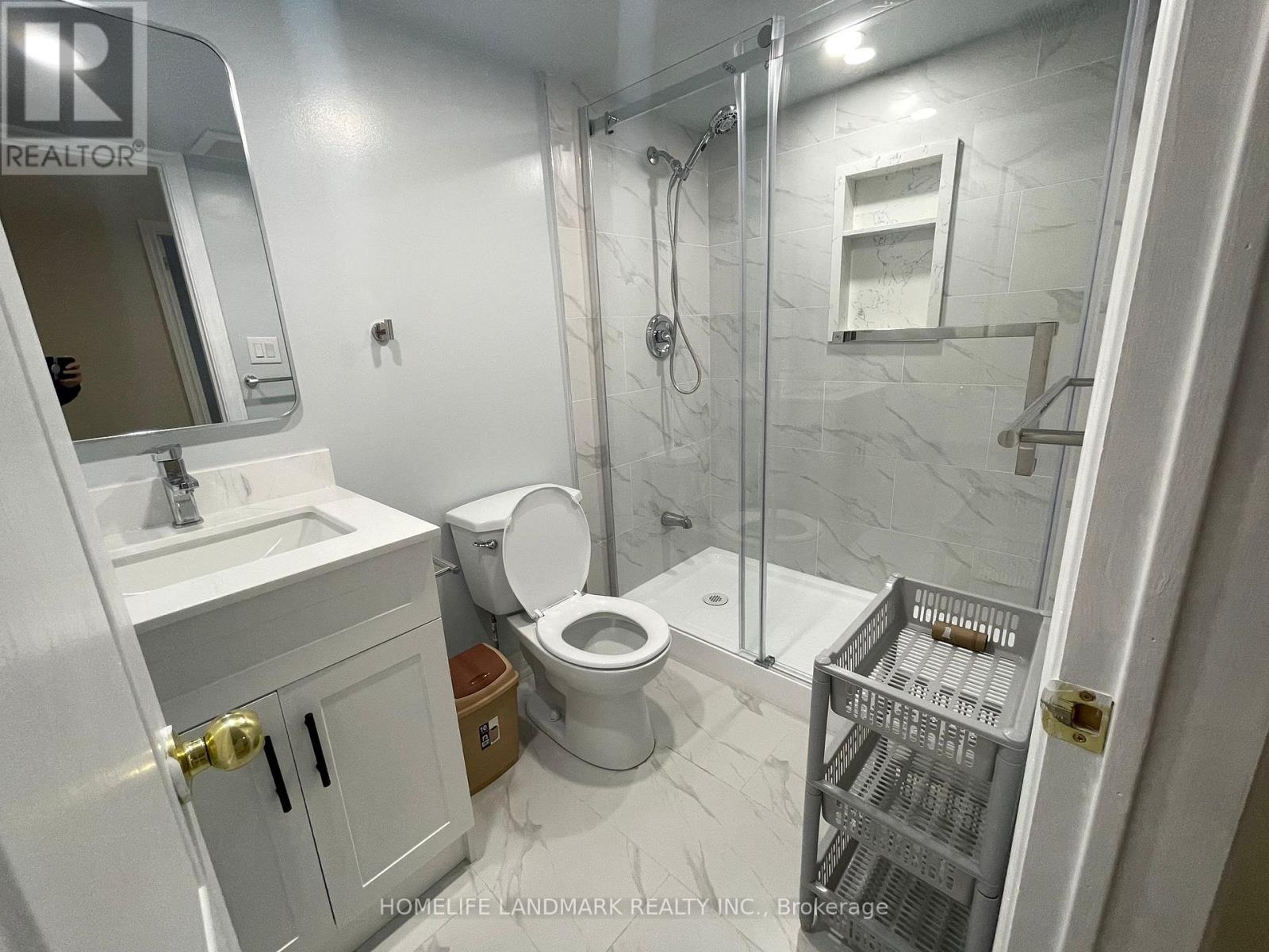 826 Winterton Way, Mississauga, Ontario  L5V 2A5 - Photo 9 - W13075348