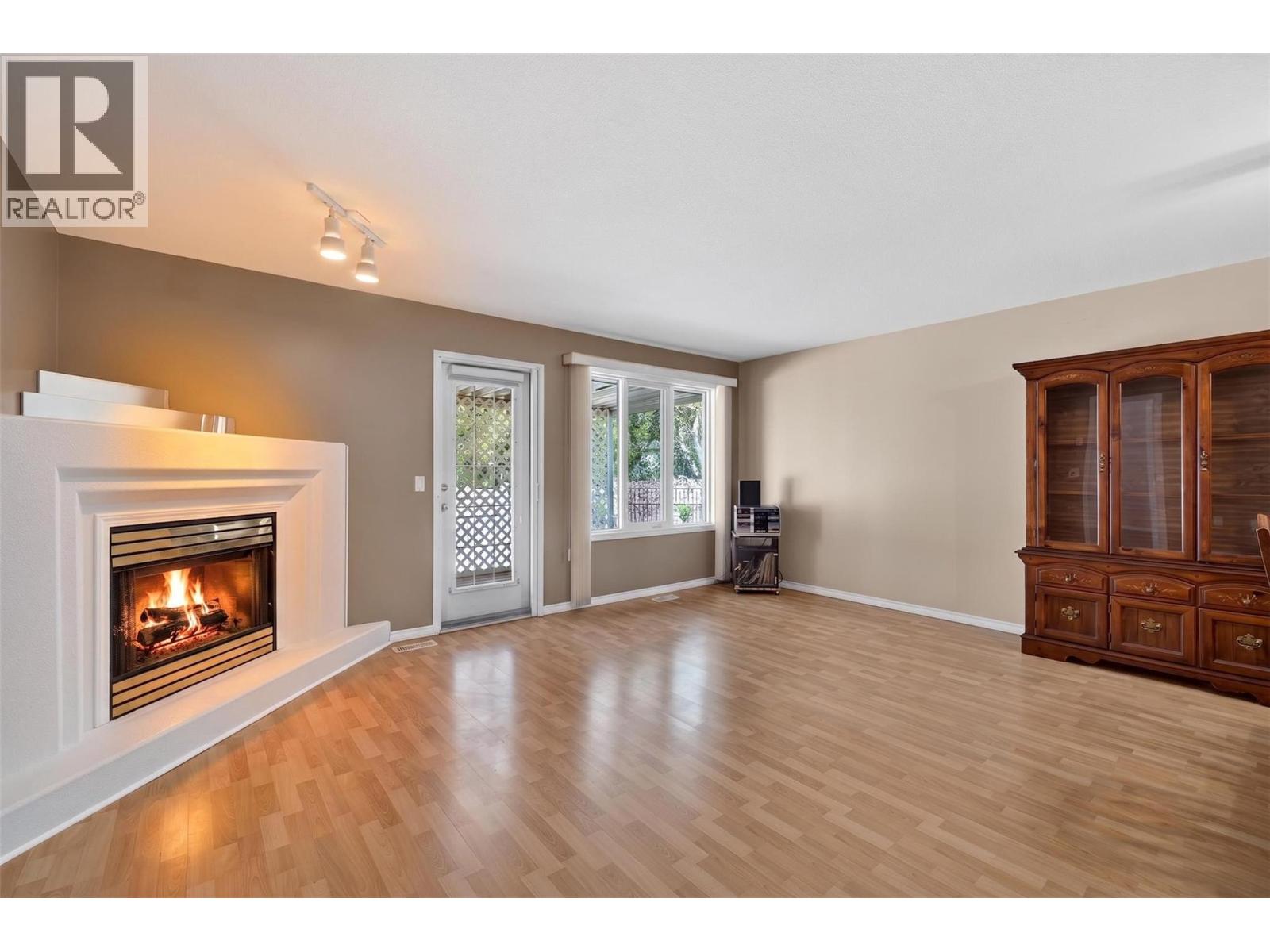 780 10 Street SW Unit# 7, Salmon Arm, British Columbia  V1E 1L9 - Photo 3 - 10385517