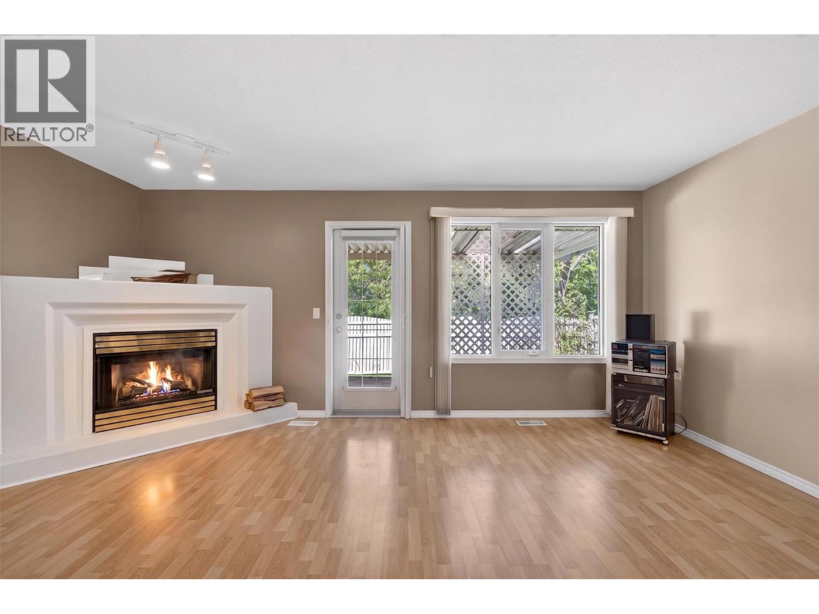 780 10 Street SW Unit# 7, Salmon Arm, British Columbia  V1E 1L9 - Photo 5 - 10385517