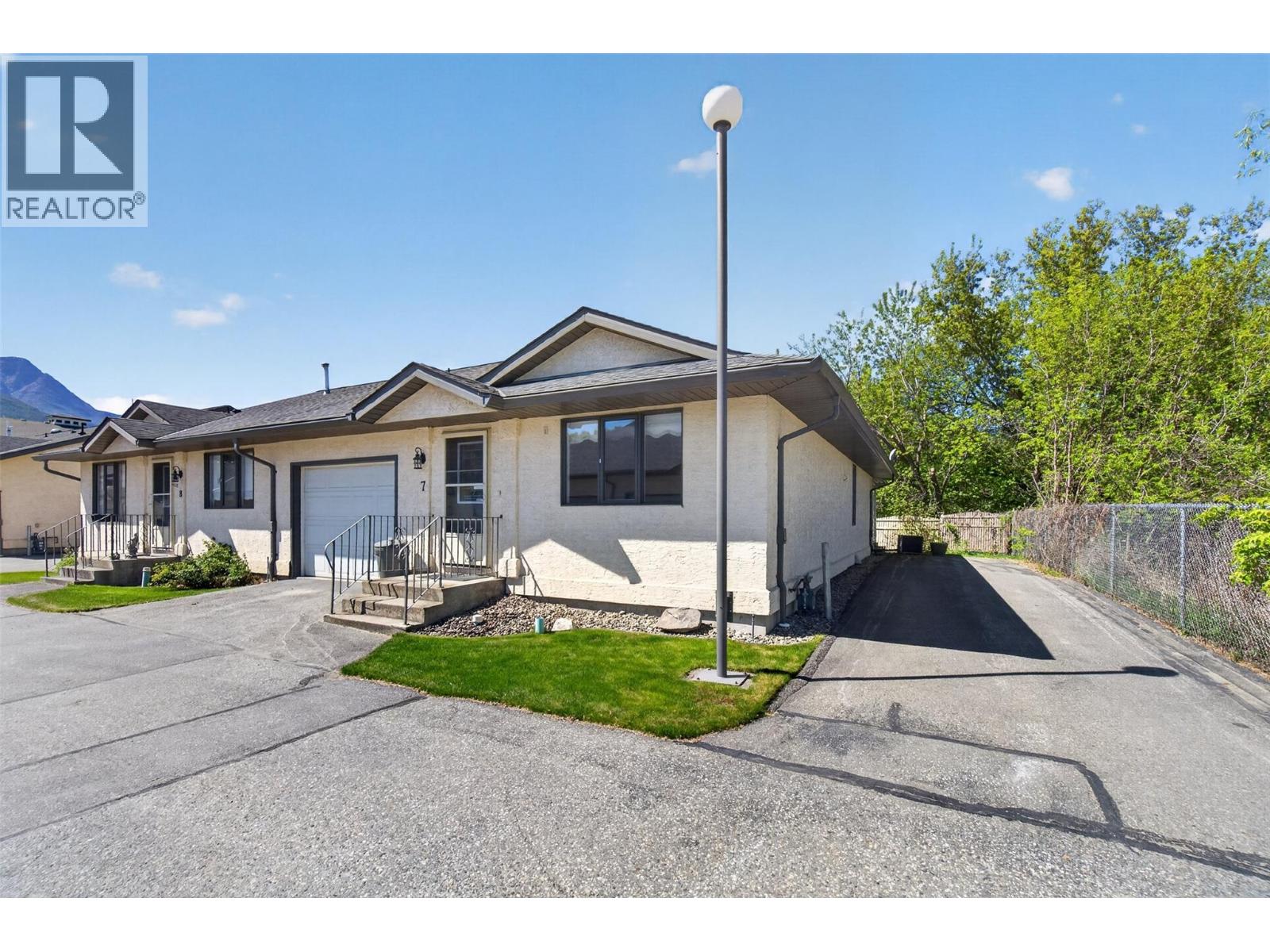 780 10 Street SW Unit# 7, Salmon Arm, British Columbia  V1E 1L9 - Photo 1 - 10385517