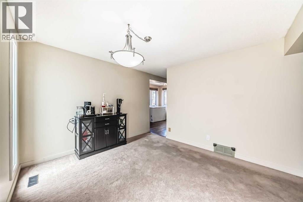 119 Woodglen Grove Sw, Calgary, Alberta  T2W 4J9 - Photo 11 - A2304961