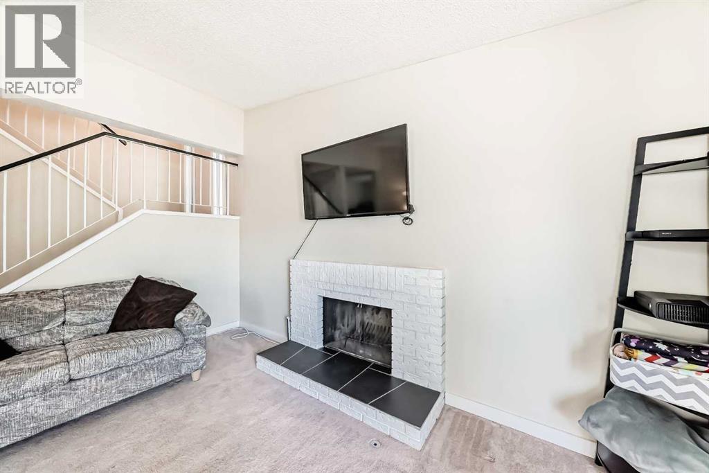 119 Woodglen Grove Sw, Calgary, Alberta  T2W 4J9 - Photo 8 - A2304961