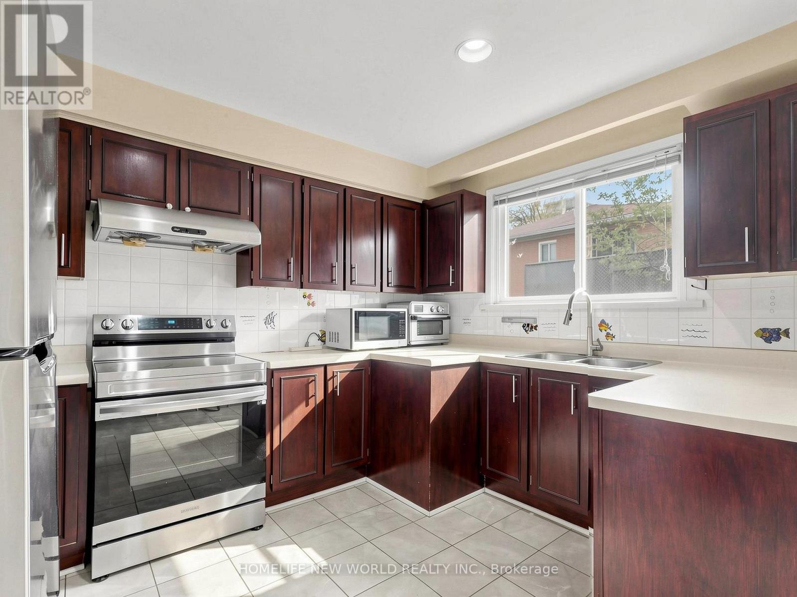 19 Robingrove Road, Toronto, Ontario  M2R 2Z6 - Photo 11 - C13081574