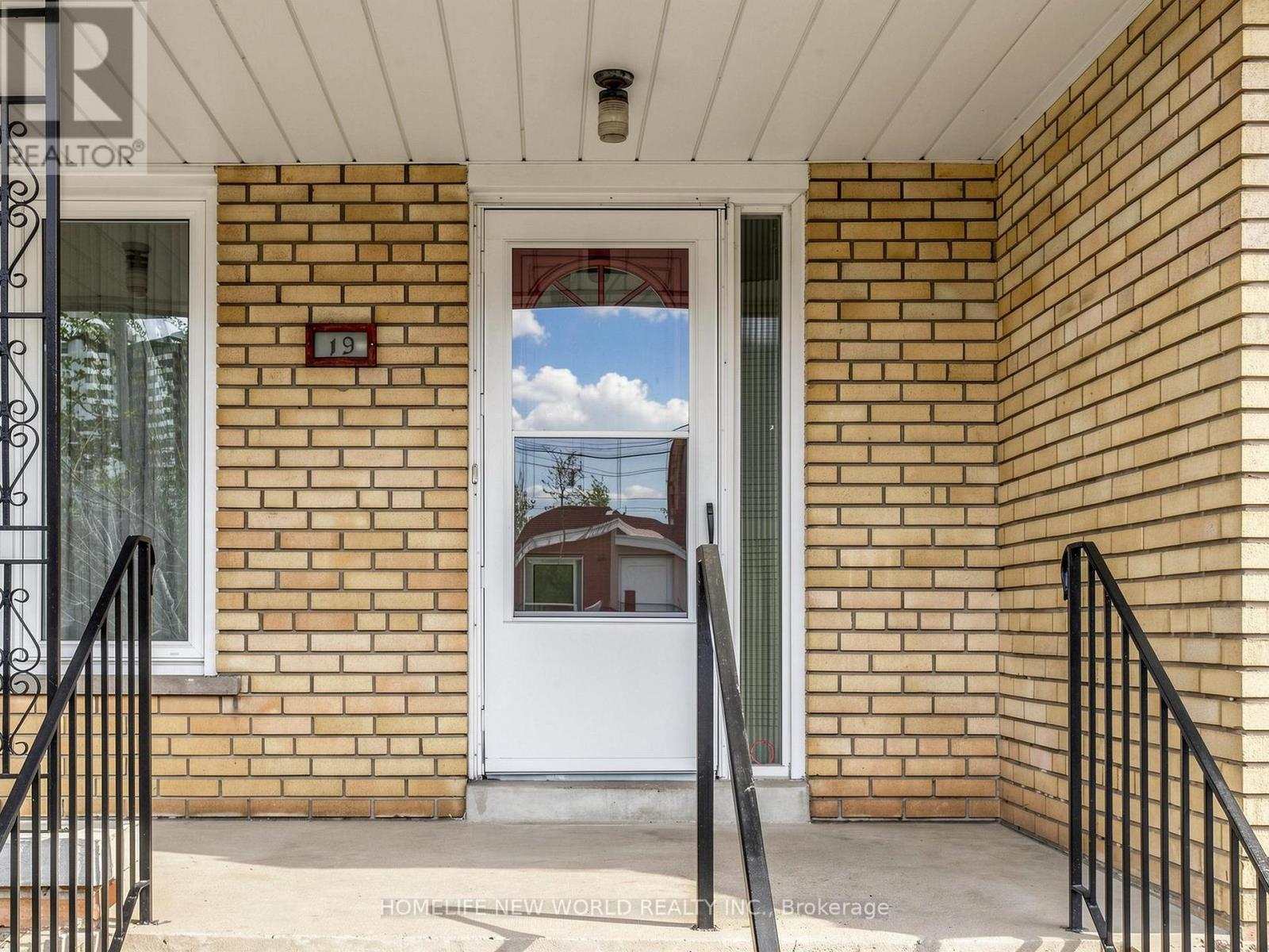 19 Robingrove Road, Toronto, Ontario  M2R 2Z6 - Photo 4 - C13081574
