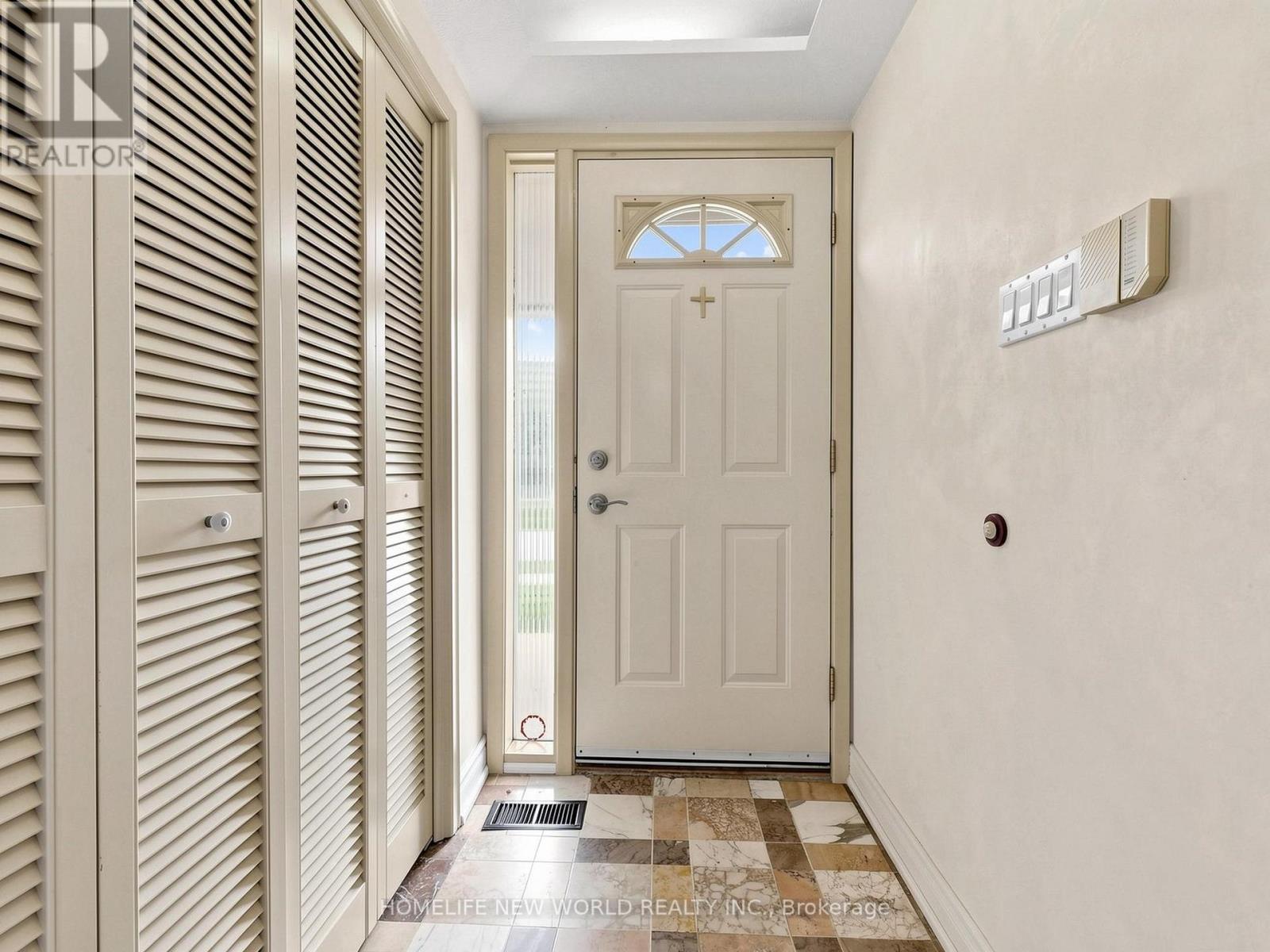 19 Robingrove Road, Toronto, Ontario  M2R 2Z6 - Photo 5 - C13081574