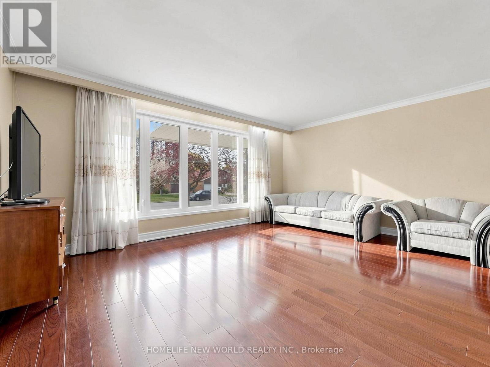 19 Robingrove Road, Toronto, Ontario  M2R 2Z6 - Photo 6 - C13081574