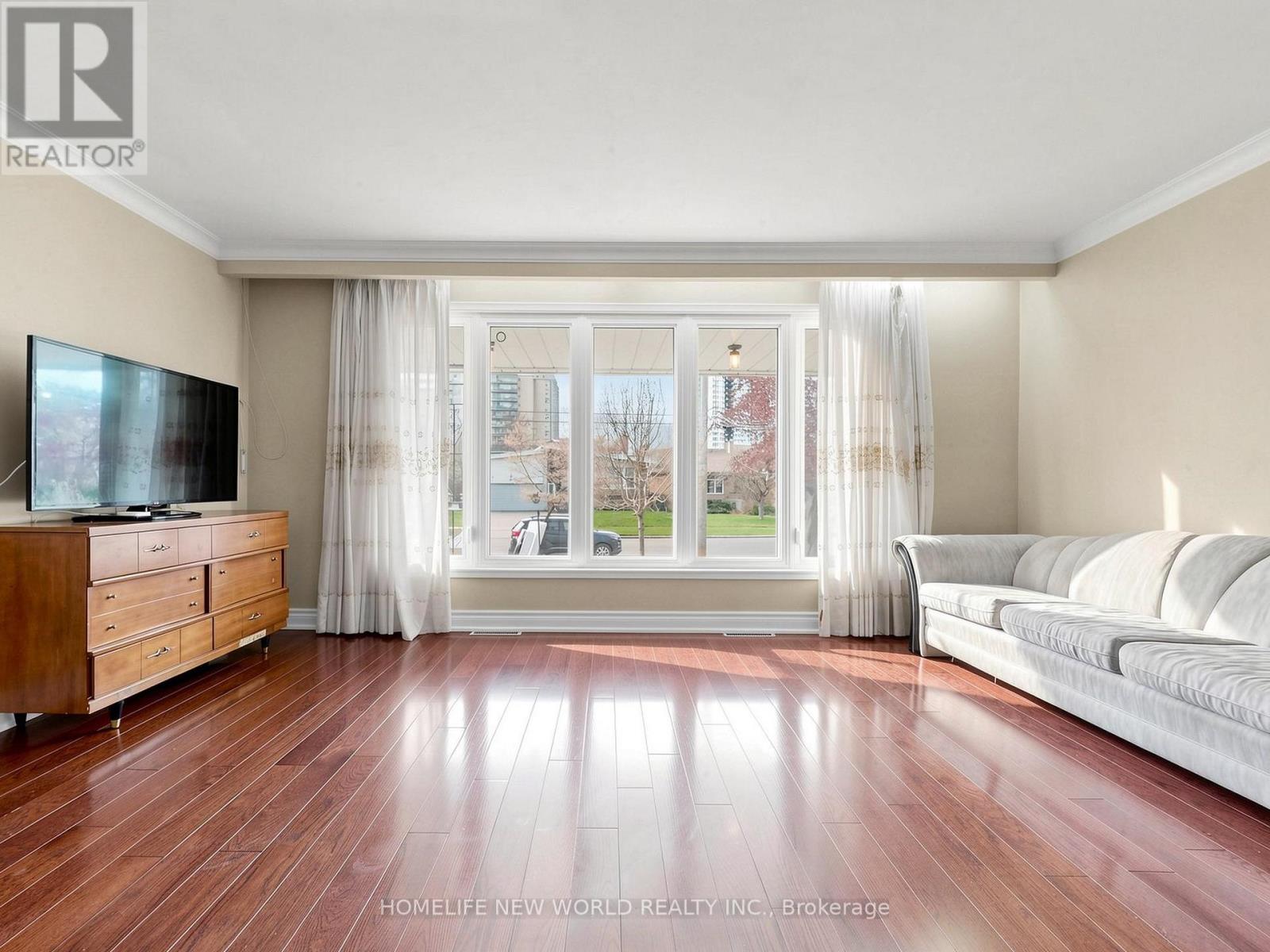 19 Robingrove Road, Toronto, Ontario  M2R 2Z6 - Photo 7 - C13081574