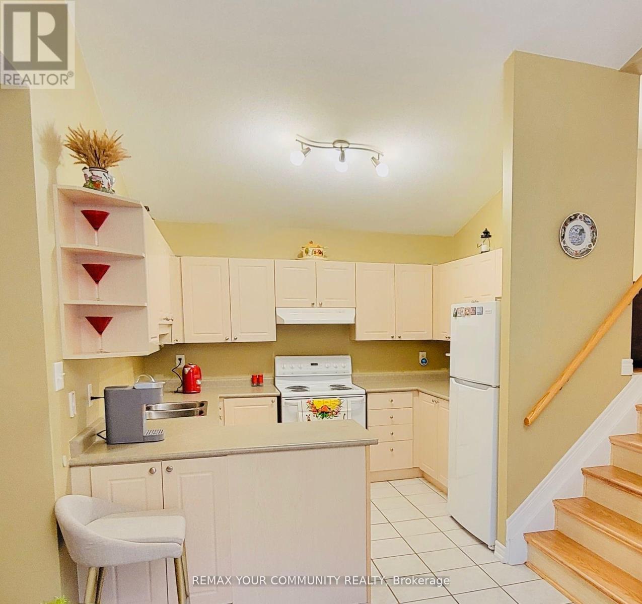 Main Level - 20 Veseli Court N, Bradford West Gwillimbury (Bradford), Ontario  L3Z 3C3 - Photo 11 - N13081540