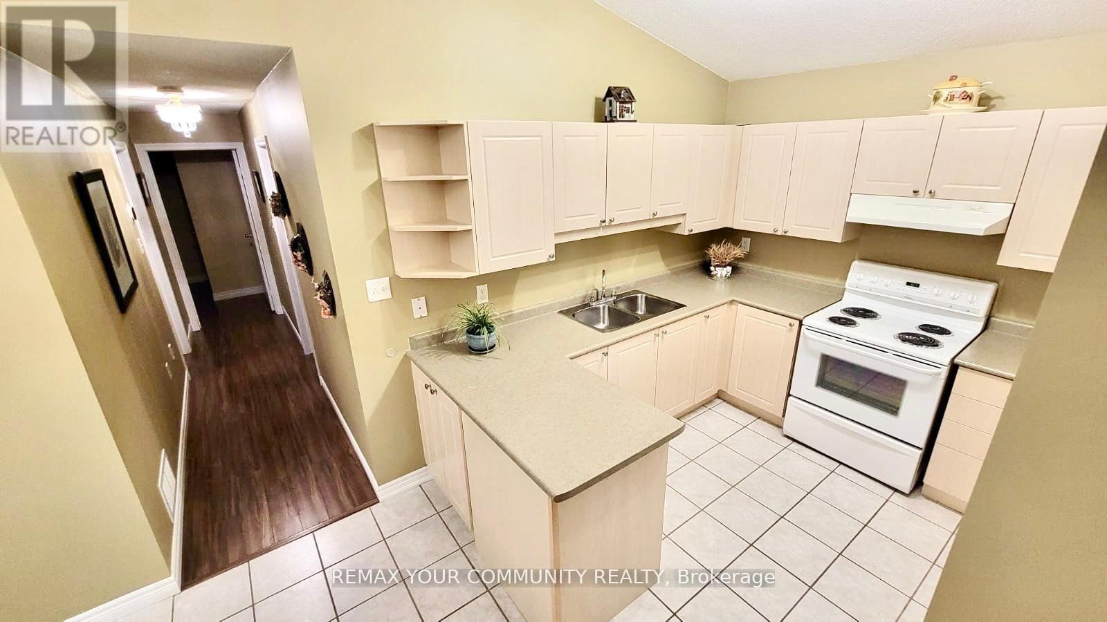 Main Level - 20 Veseli Court N, Bradford West Gwillimbury (Bradford), Ontario  L3Z 3C3 - Photo 12 - N13081540