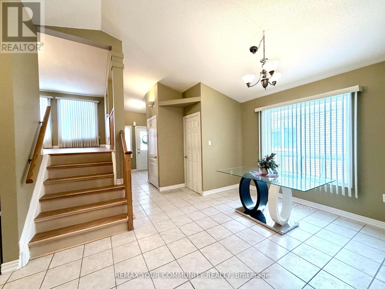 Main Level - 20 Veseli Court N, Bradford West Gwillimbury (Bradford), Ontario  L3Z 3C3 - Photo 15 - N13081540