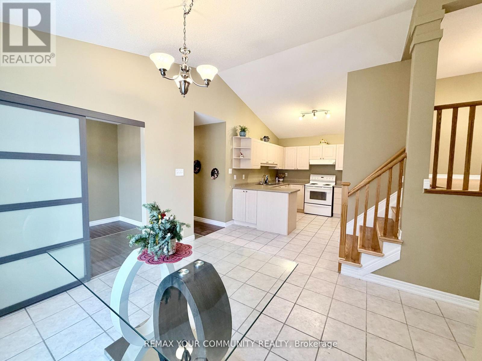 Main Level - 20 Veseli Court N, Bradford West Gwillimbury (Bradford), Ontario  L3Z 3C3 - Photo 16 - N13081540