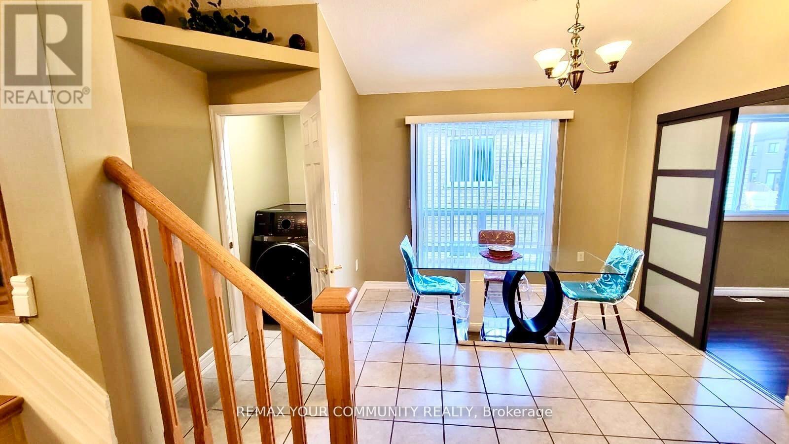 Main Level - 20 Veseli Court N, Bradford West Gwillimbury (Bradford), Ontario  L3Z 3C3 - Photo 18 - N13081540