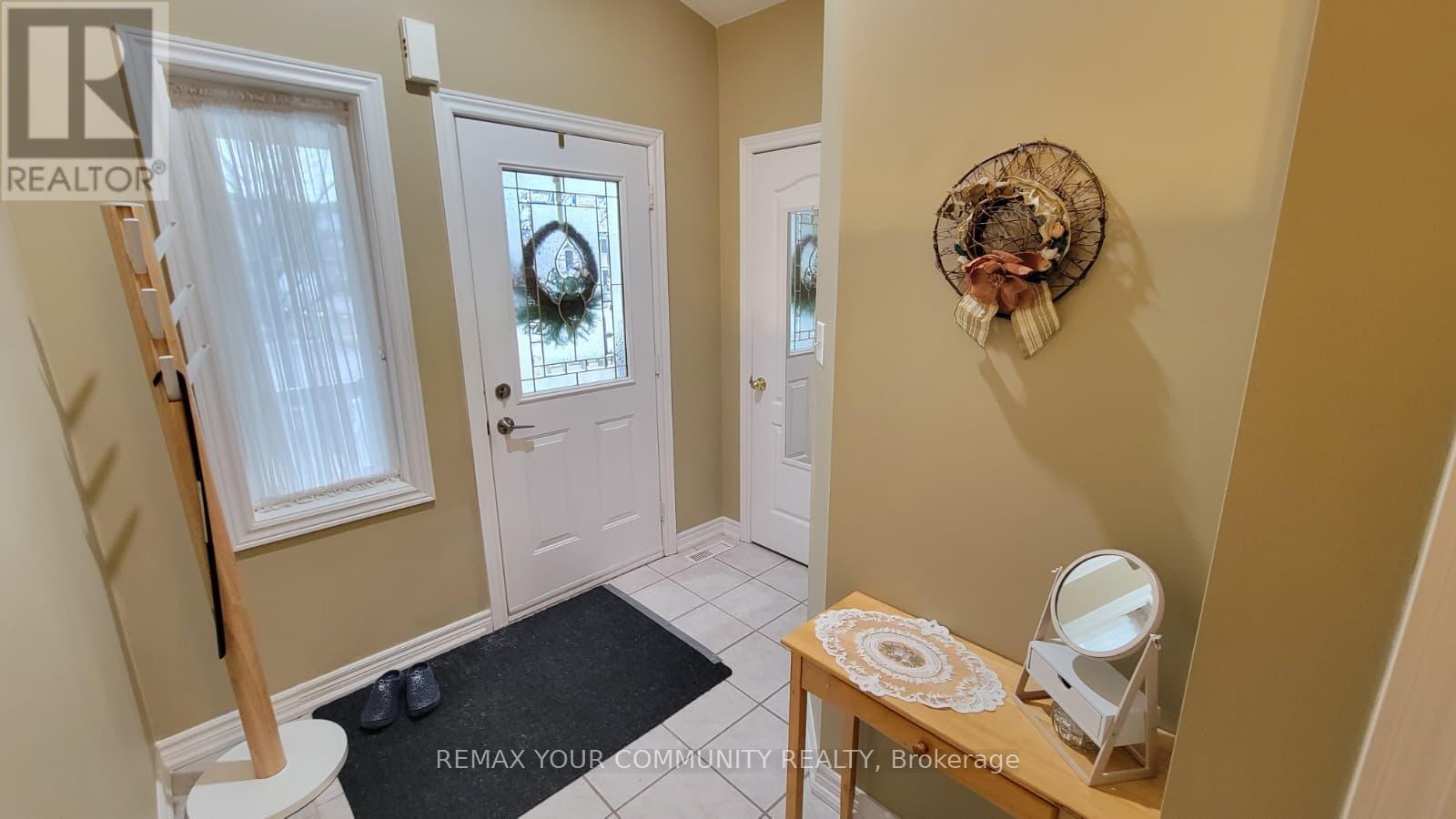 Main Level - 20 Veseli Court N, Bradford West Gwillimbury (Bradford), Ontario  L3Z 3C3 - Photo 2 - N13081540