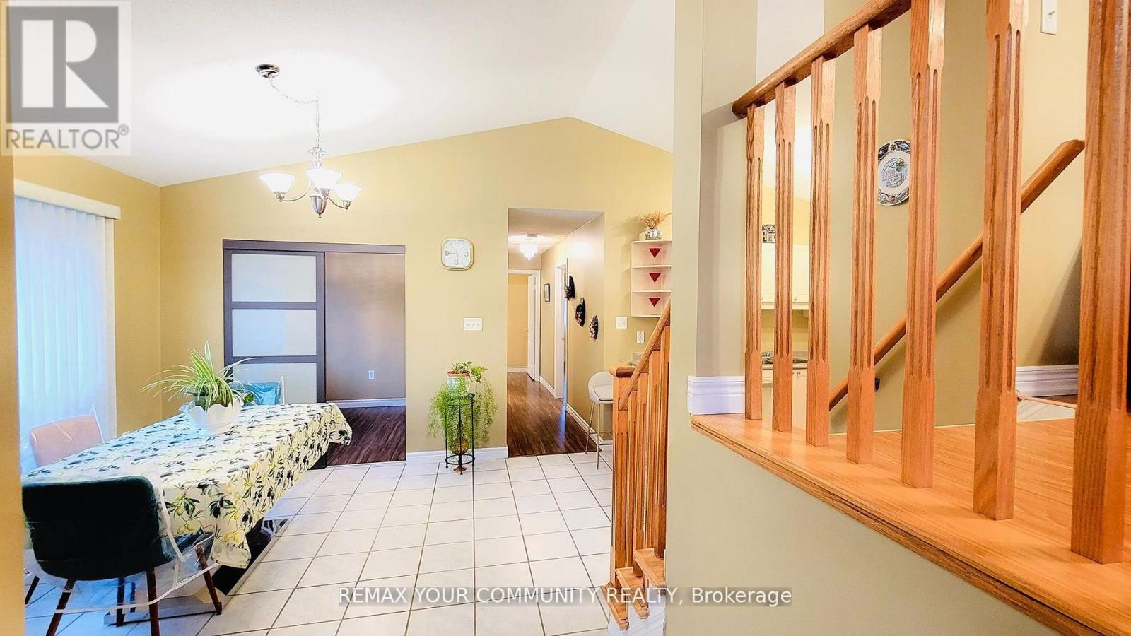 Main Level - 20 Veseli Court N, Bradford West Gwillimbury (Bradford), Ontario  L3Z 3C3 - Photo 20 - N13081540