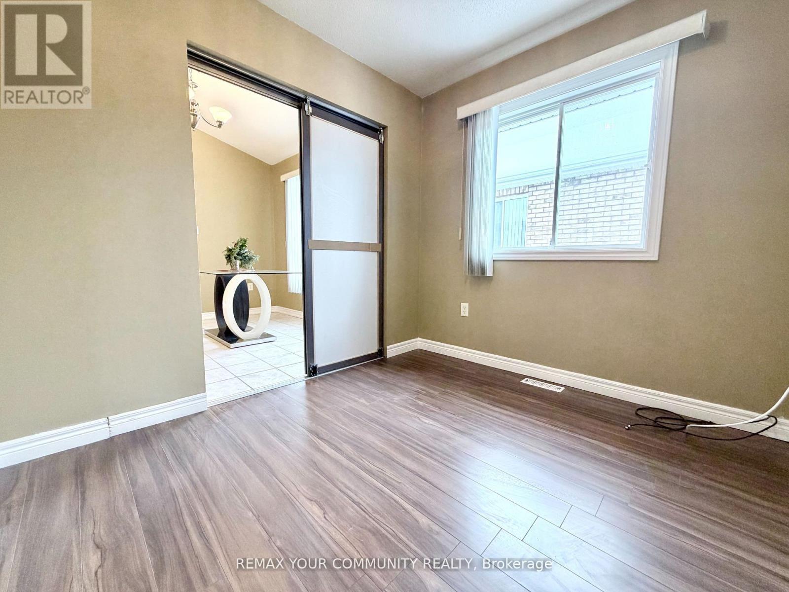 Main Level - 20 Veseli Court N, Bradford West Gwillimbury (Bradford), Ontario  L3Z 3C3 - Photo 22 - N13081540