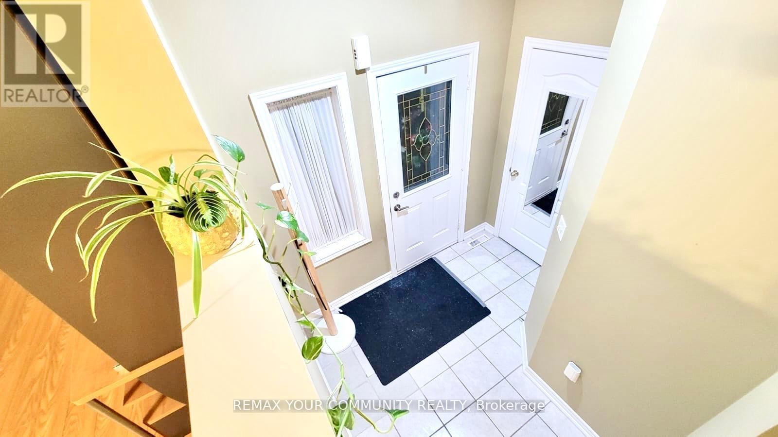 Main Level - 20 Veseli Court N, Bradford West Gwillimbury (Bradford), Ontario  L3Z 3C3 - Photo 3 - N13081540
