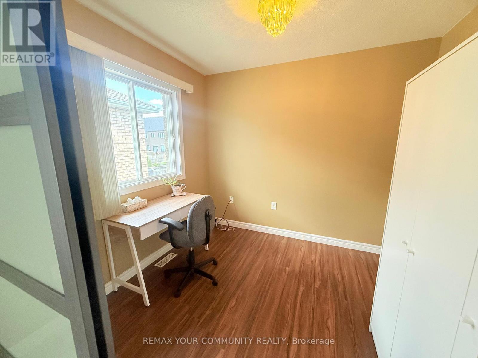 Main Level - 20 Veseli Court N, Bradford West Gwillimbury (Bradford), Ontario  L3Z 3C3 - Photo 5 - N13081540