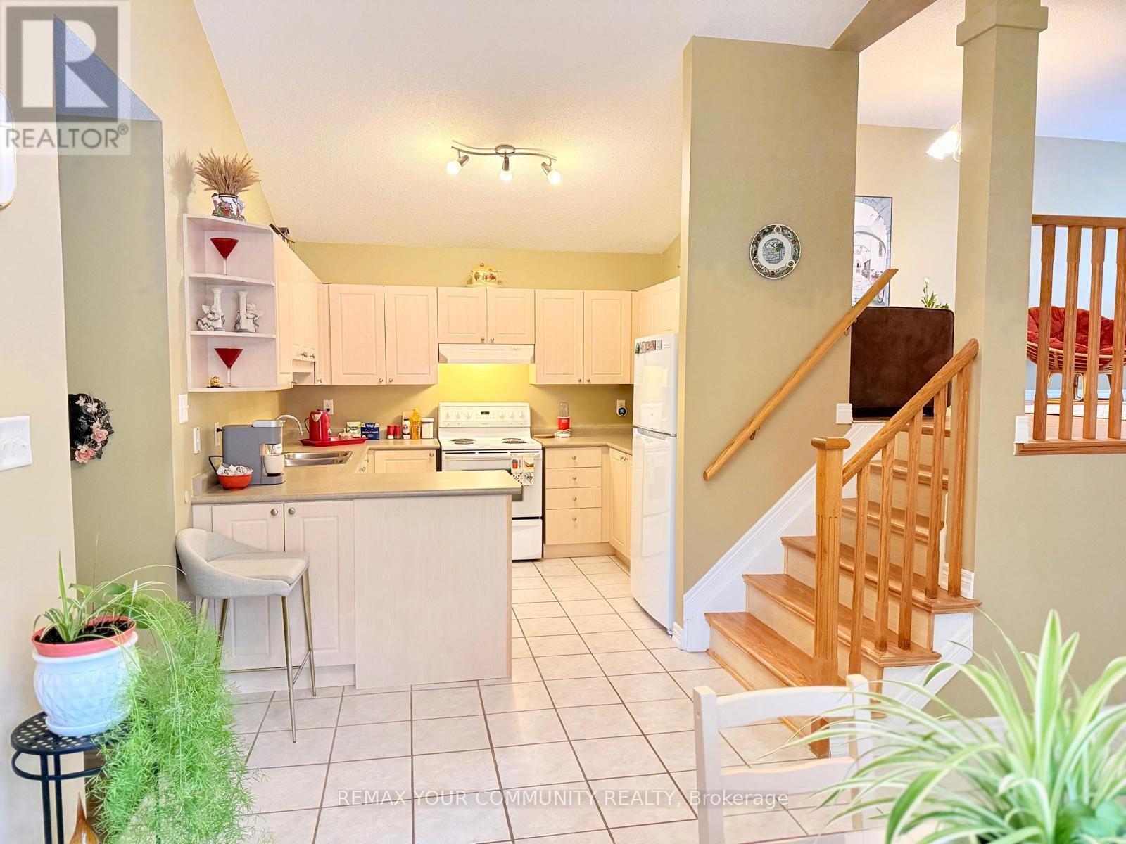 Main Level - 20 Veseli Court N, Bradford West Gwillimbury (Bradford), Ontario  L3Z 3C3 - Photo 6 - N13081540