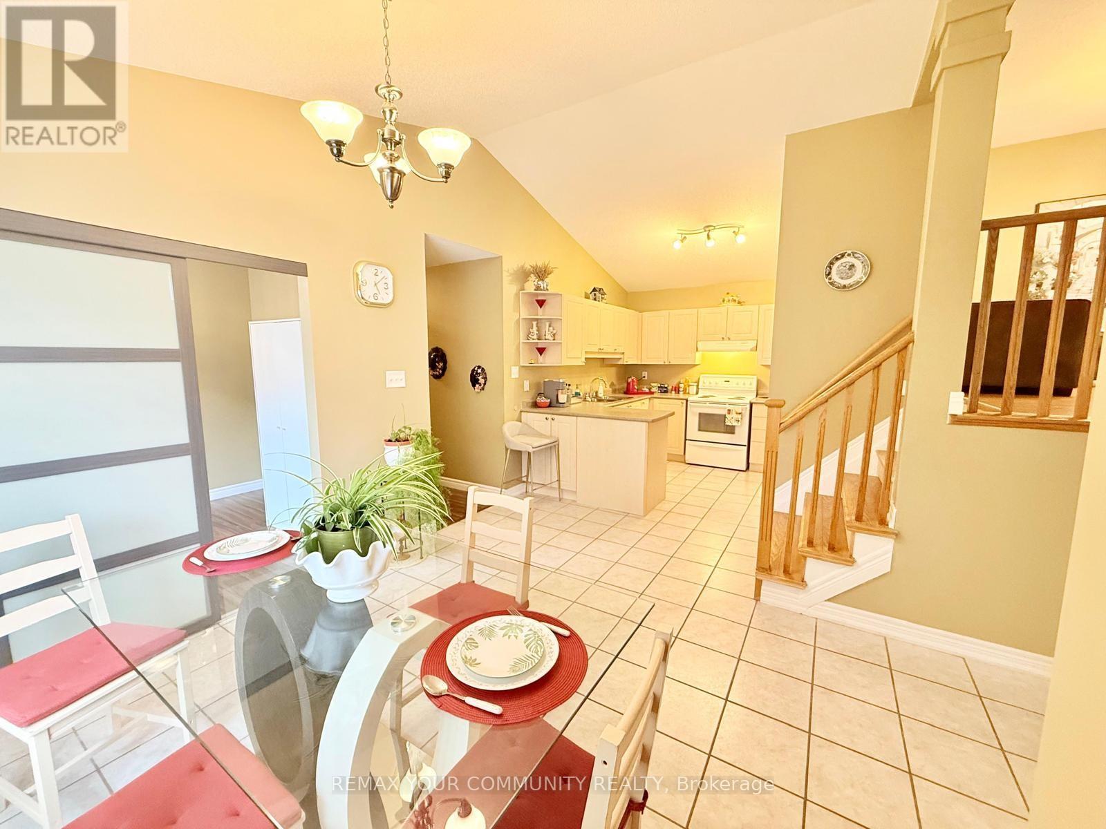 Main Level - 20 Veseli Court N, Bradford West Gwillimbury (Bradford), Ontario  L3Z 3C3 - Photo 7 - N13081540