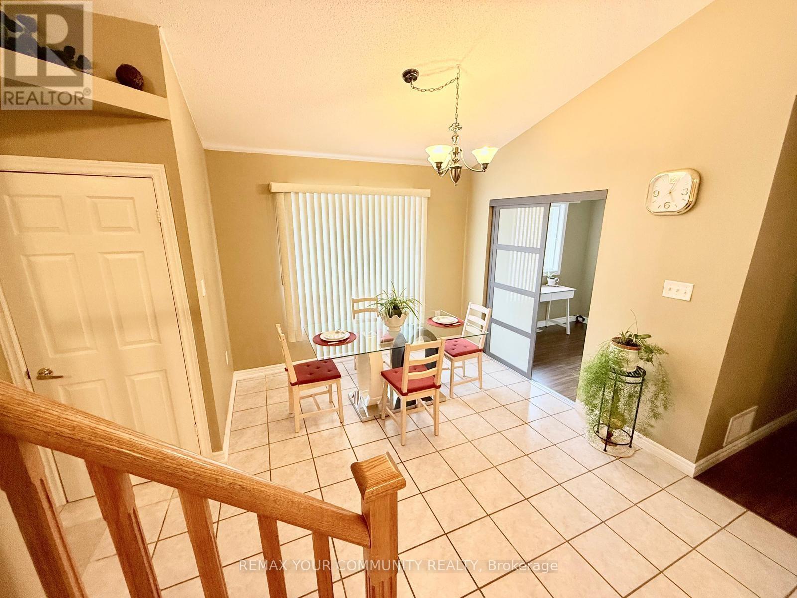 Main Level - 20 Veseli Court N, Bradford West Gwillimbury (Bradford), Ontario  L3Z 3C3 - Photo 8 - N13081540